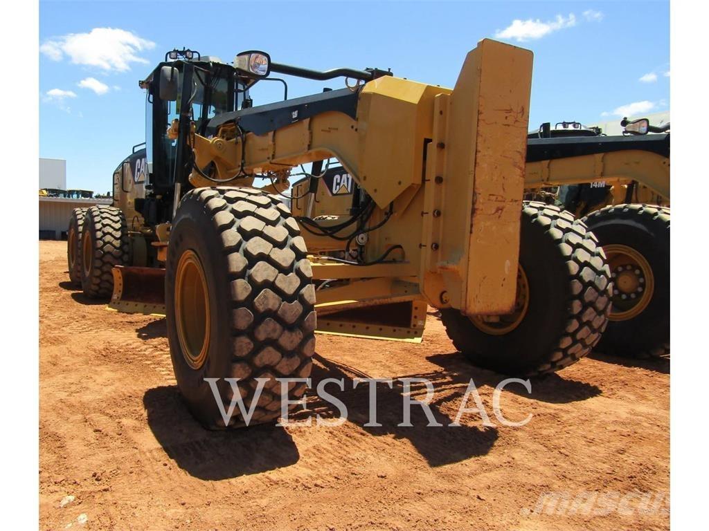 CAT 14M Niveleuse