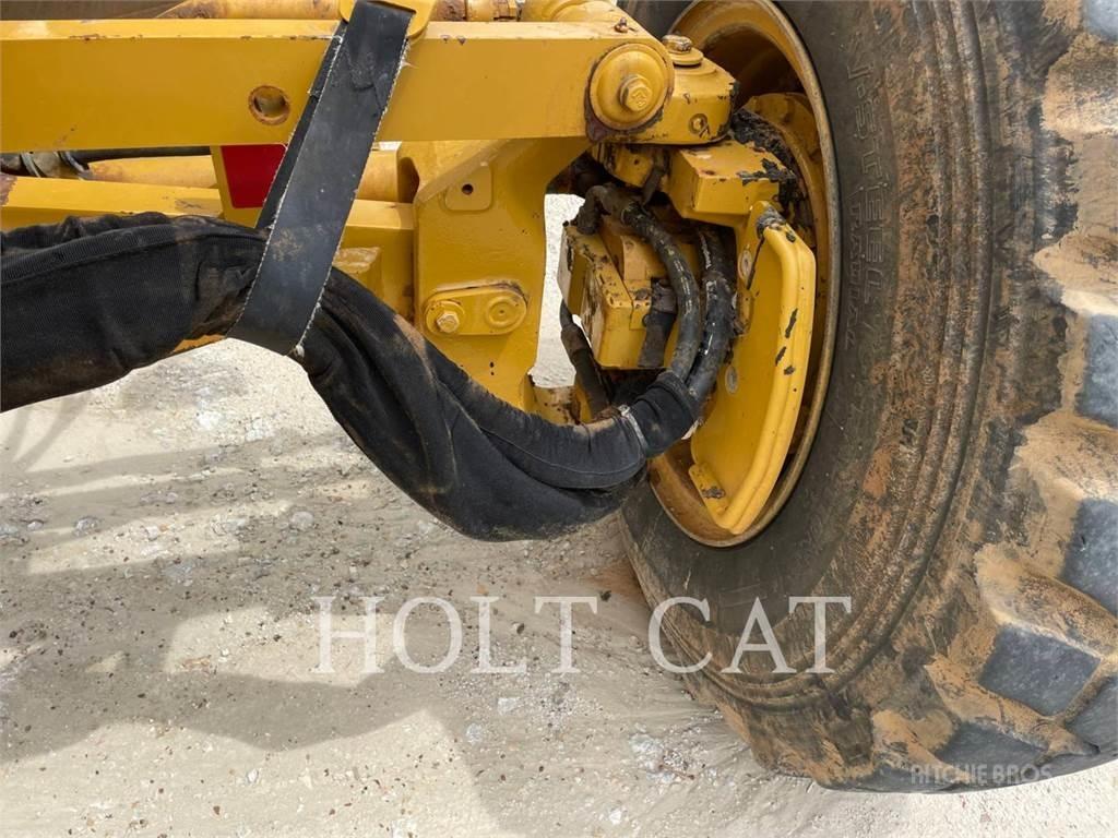 CAT 150-15AWD Niveleuse