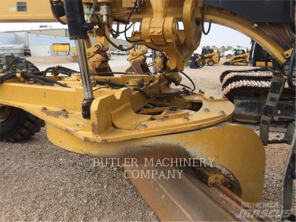 CAT 18 M3 Niveleuse