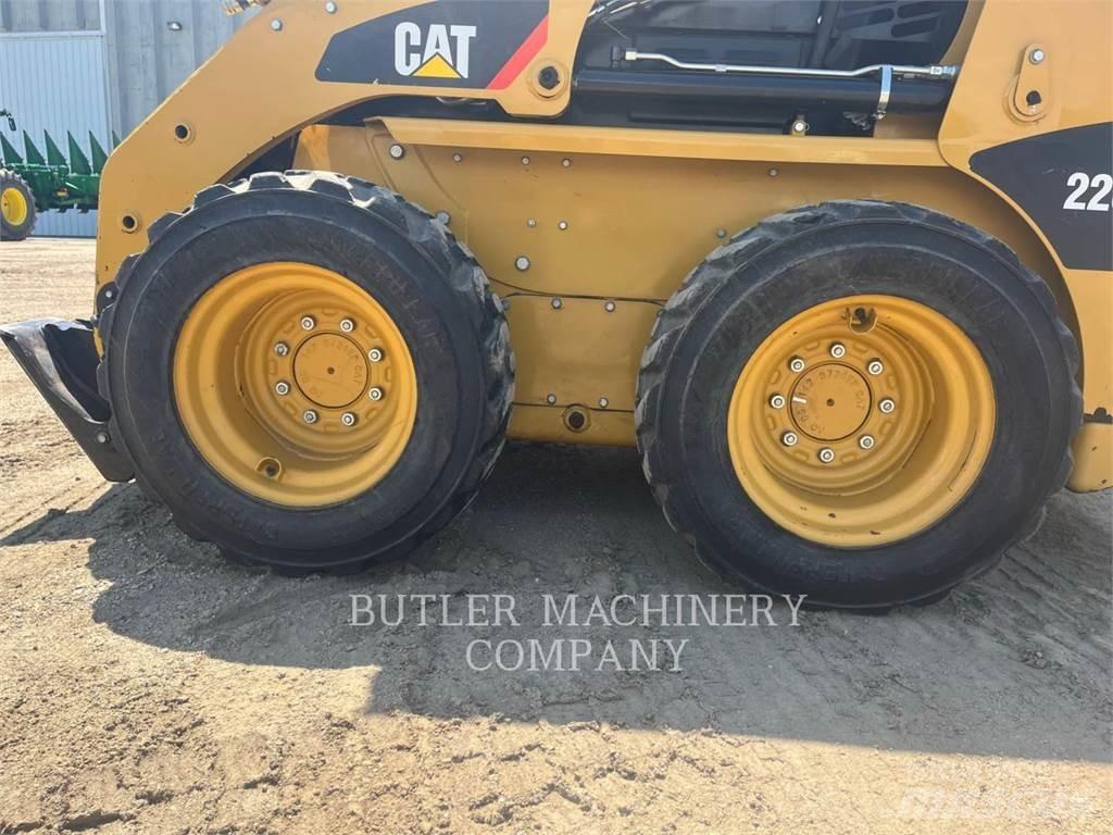 CAT 226B3 C3S2 Chargeuse compacte
