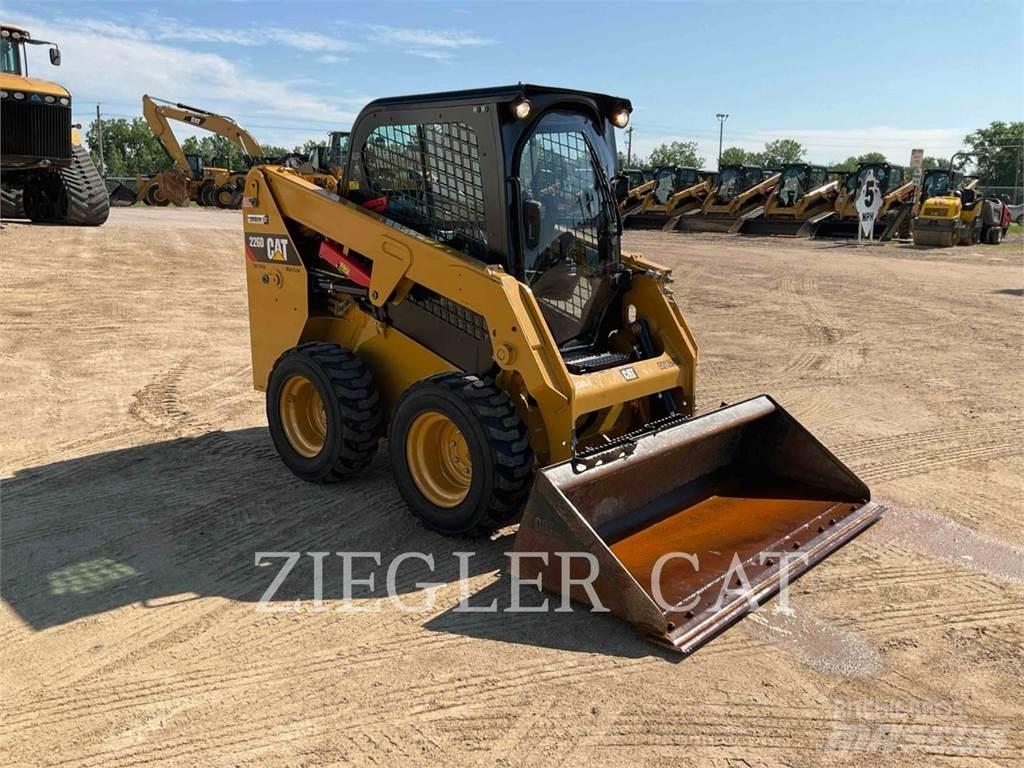 CAT 226D Chargeuse compacte