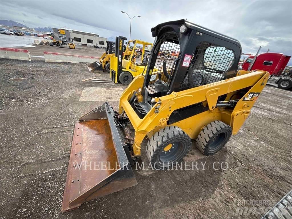 CAT 226D C1-H2 Chargeuse compacte