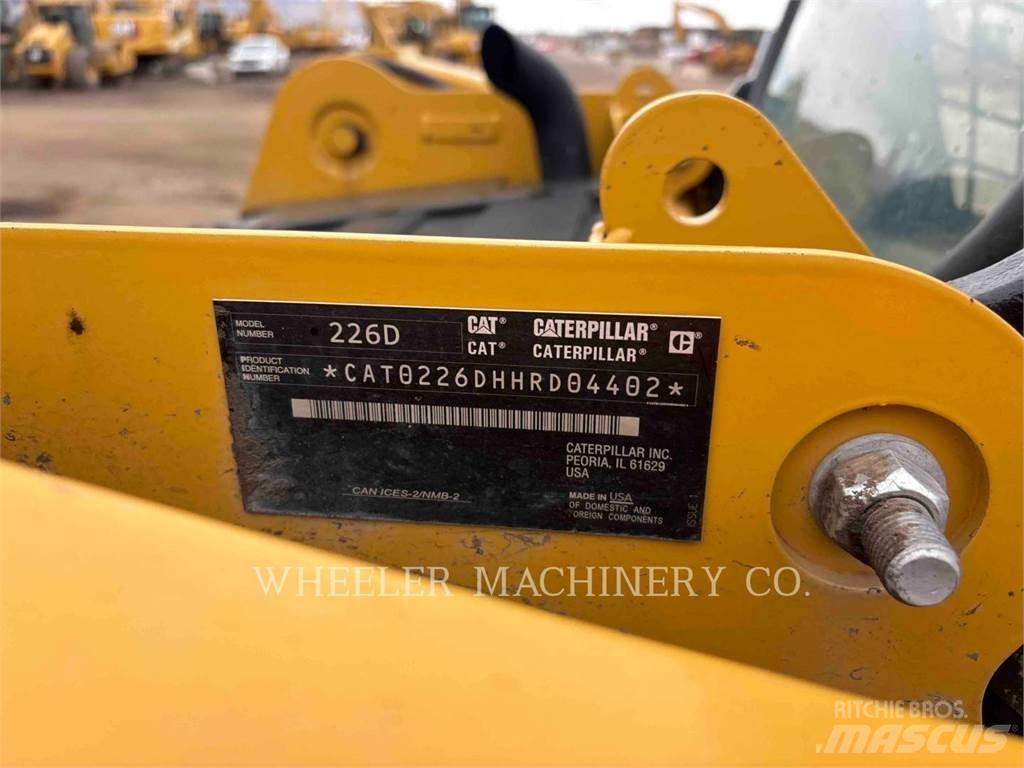 CAT 226D C1-H2 Chargeuse compacte