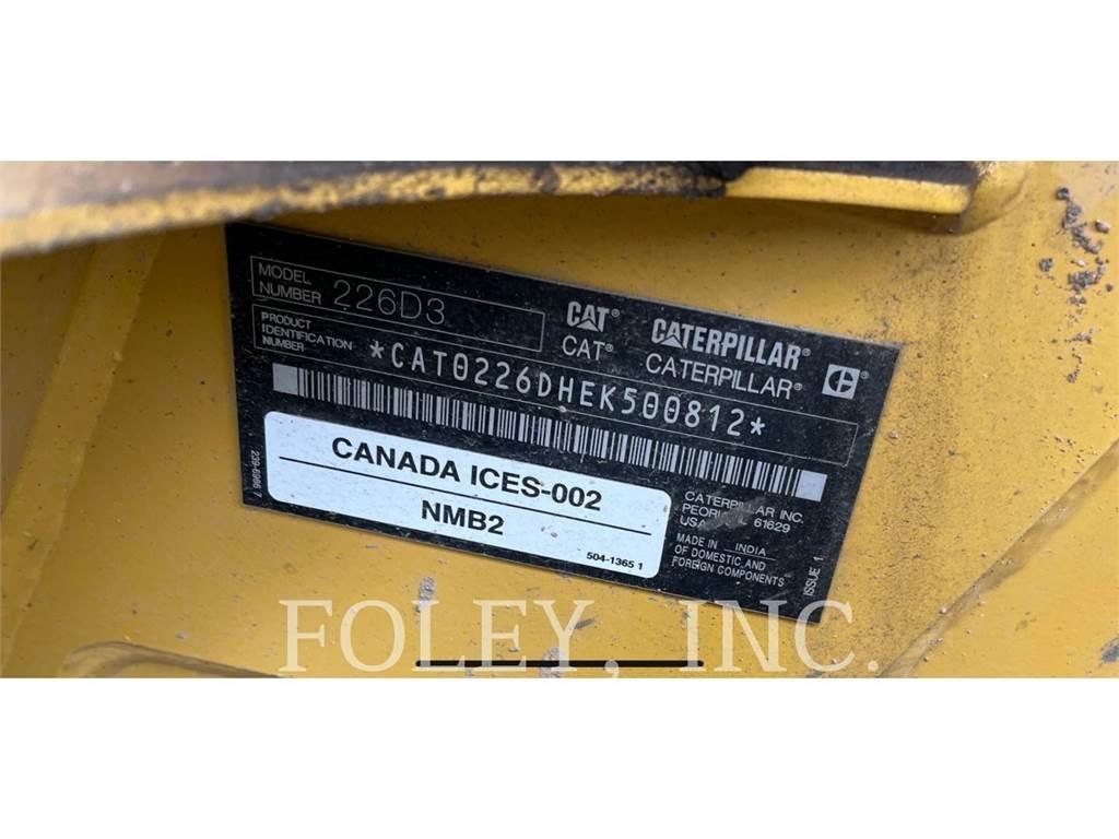 CAT 226D3 Chargeuse compacte
