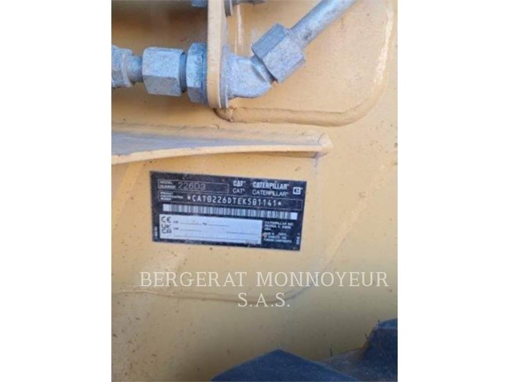 CAT 226D3 Chargeuse compacte