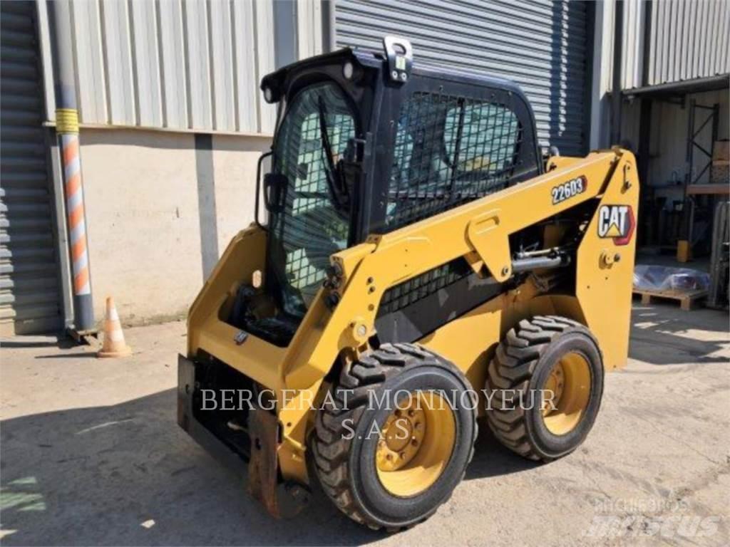 CAT 226D3 Chargeuse compacte