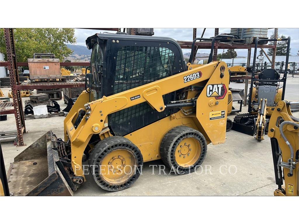CAT 226D3 Chargeuse compacte