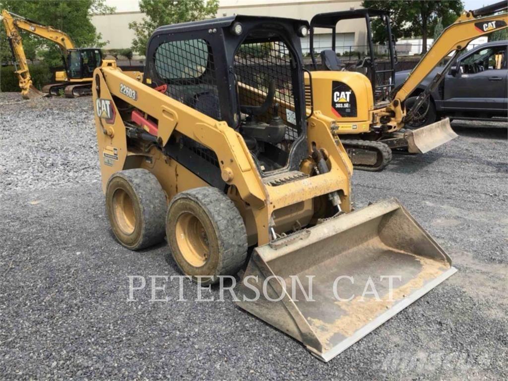 CAT 226D3 Chargeuse compacte