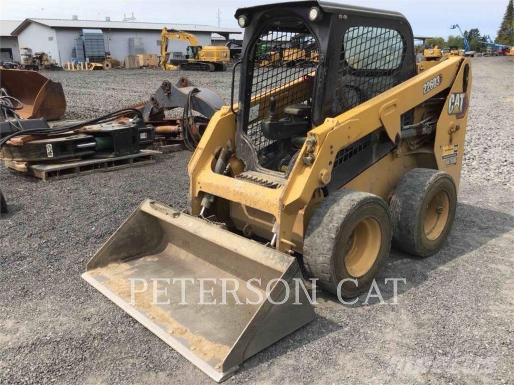 CAT 226D3 Chargeuse compacte