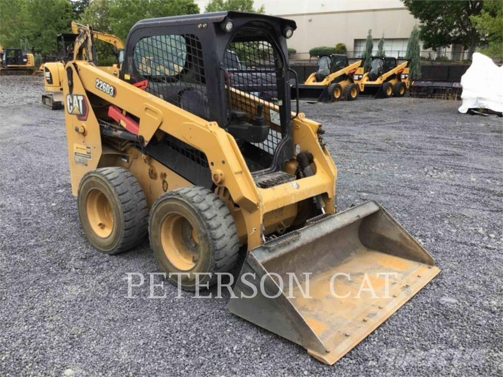 CAT 226D3 Chargeuse compacte