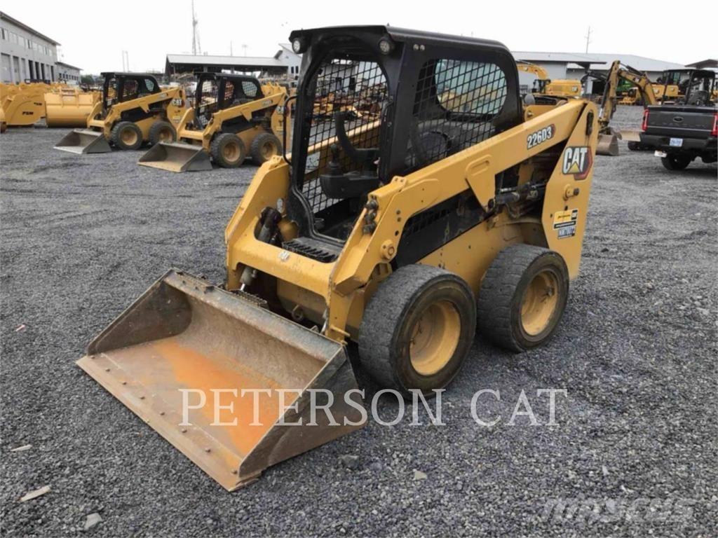 CAT 226D3 Chargeuse compacte