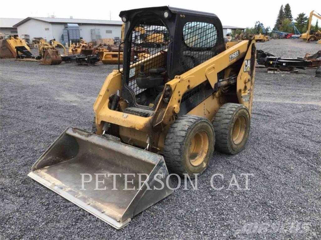 CAT 226D3 Chargeuse compacte
