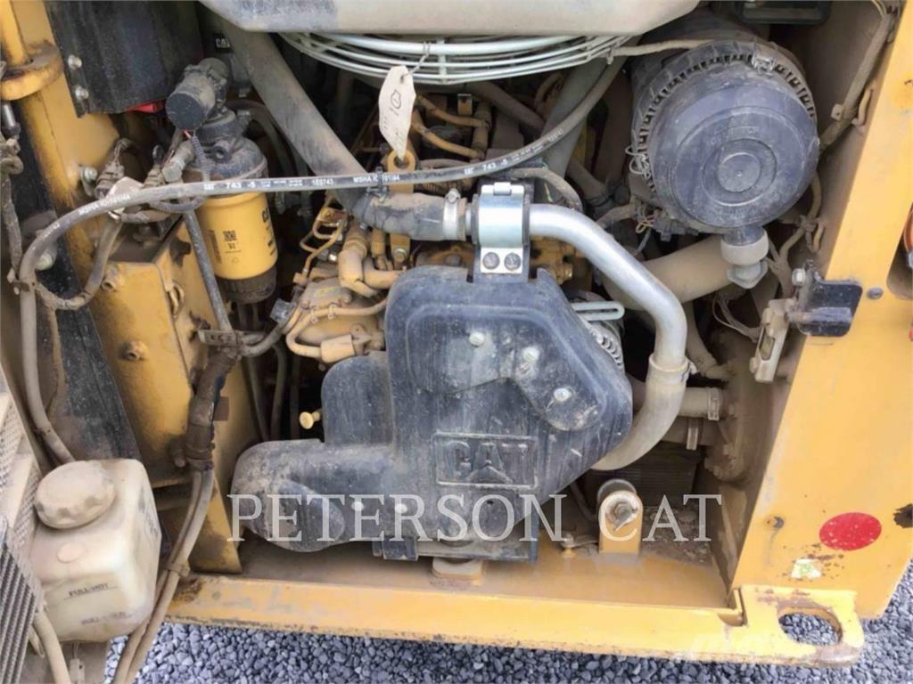CAT 226D3 Chargeuse compacte