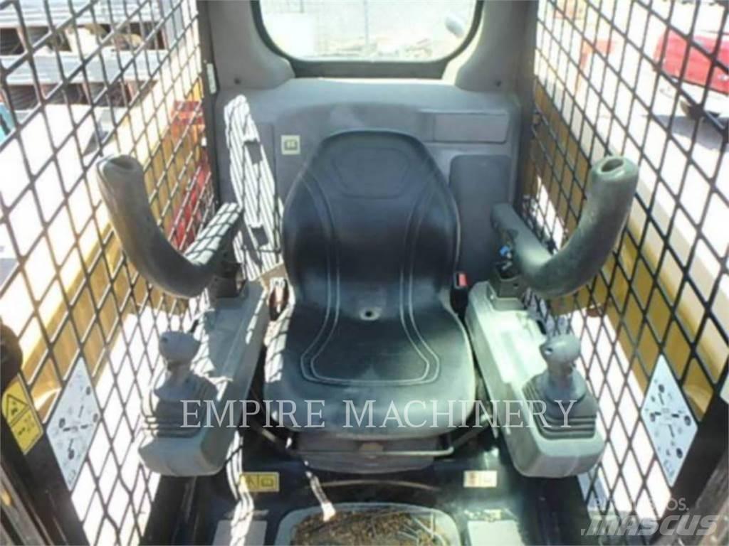 CAT 226D3 Chargeuse compacte