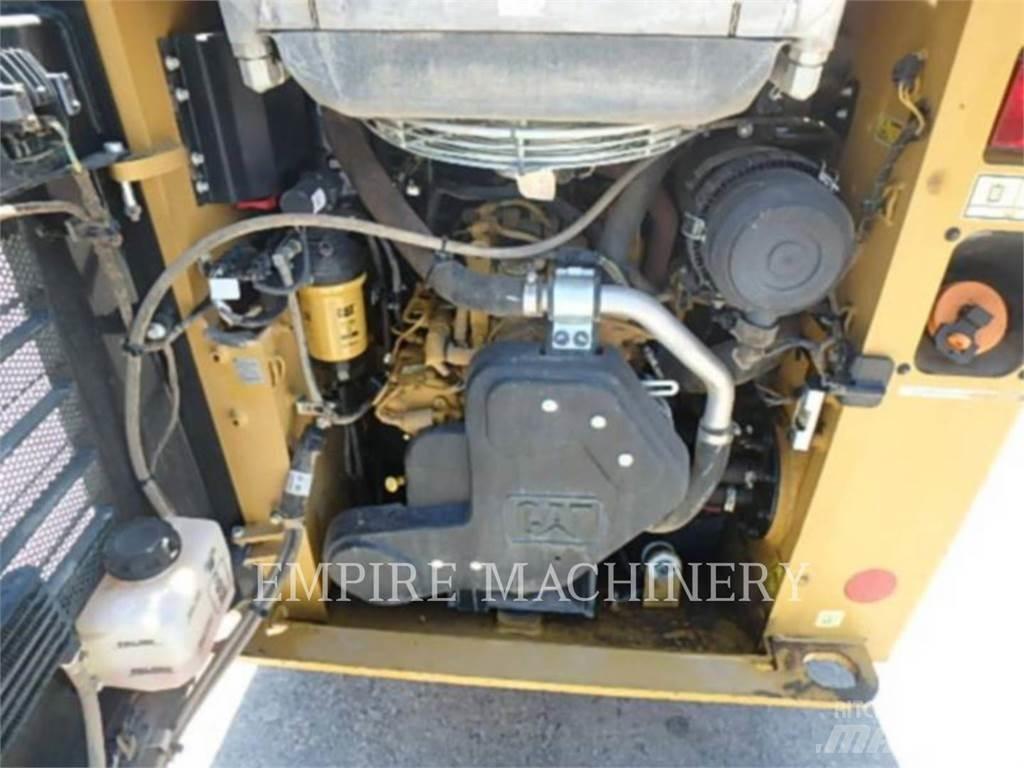 CAT 226D3 Chargeuse compacte