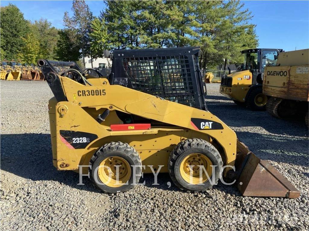 CAT 232B2 Chargeuse compacte