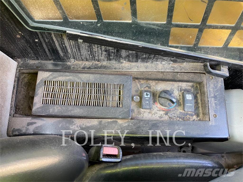CAT 232B2 Chargeuse compacte