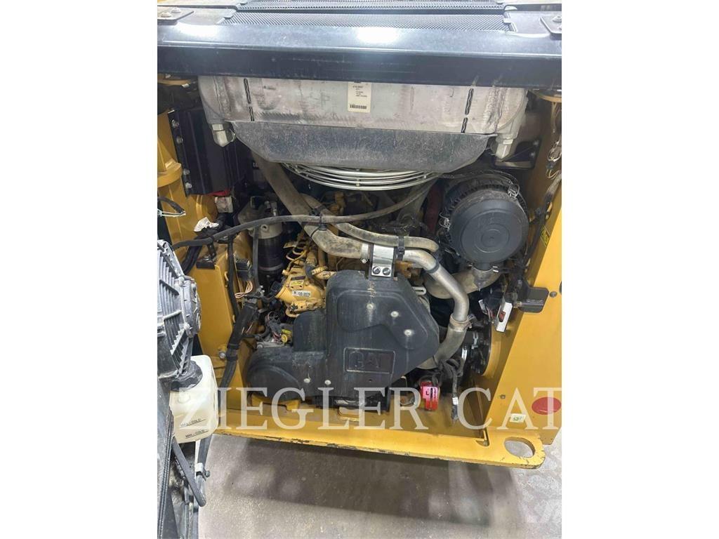 CAT 232D Chargeuse compacte