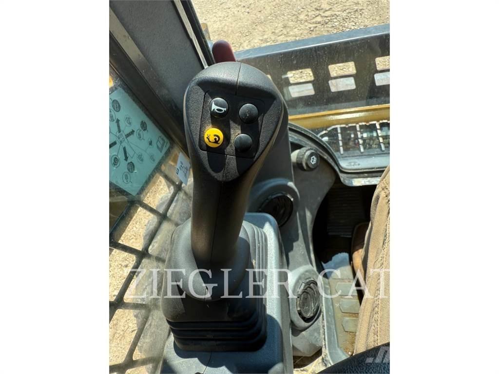 CAT 232D3 Chargeuse compacte