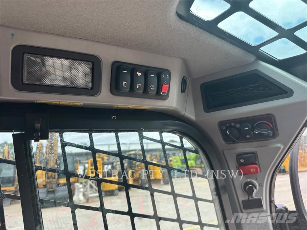 CAT 232D3 Chargeuse compacte