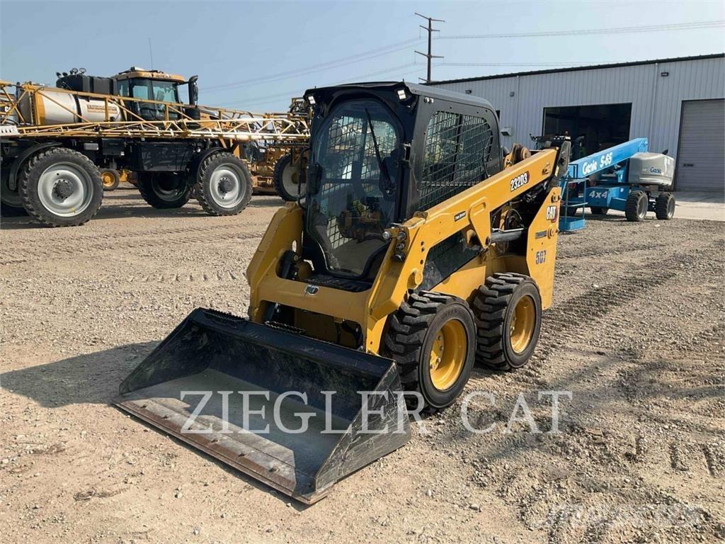 CAT 232D3 Chargeuse compacte