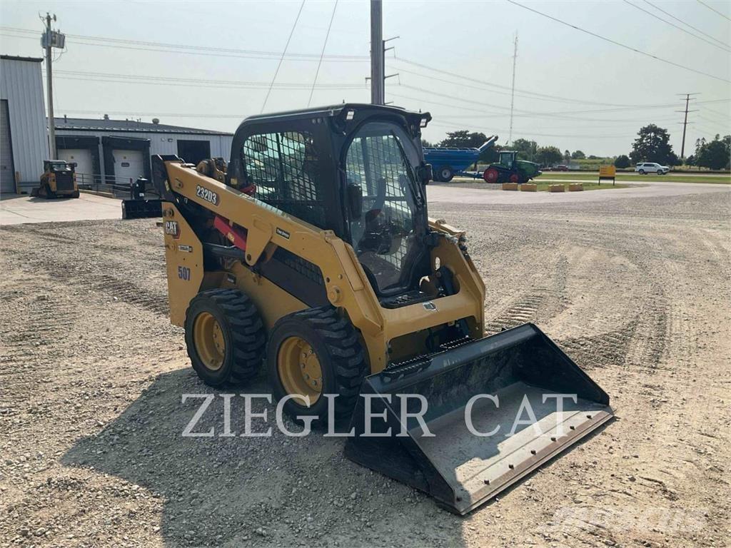CAT 232D3 Chargeuse compacte