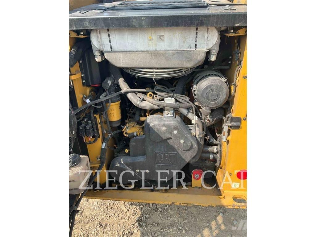 CAT 232D3 Chargeuse compacte