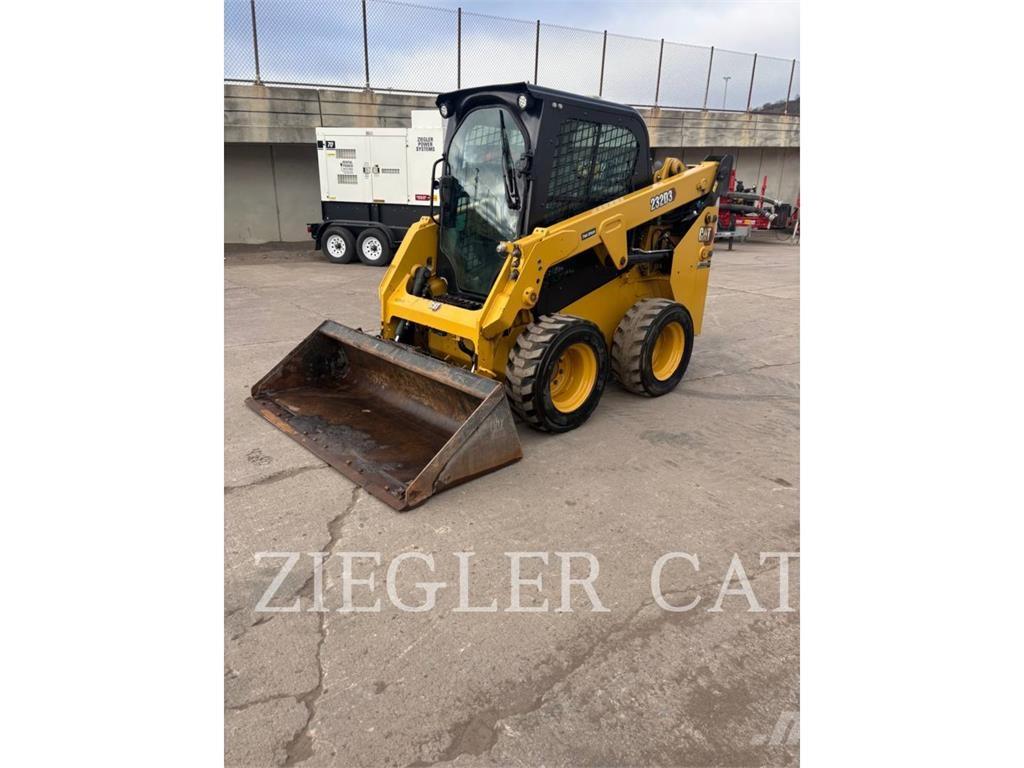 CAT 232D3 Chargeuse compacte