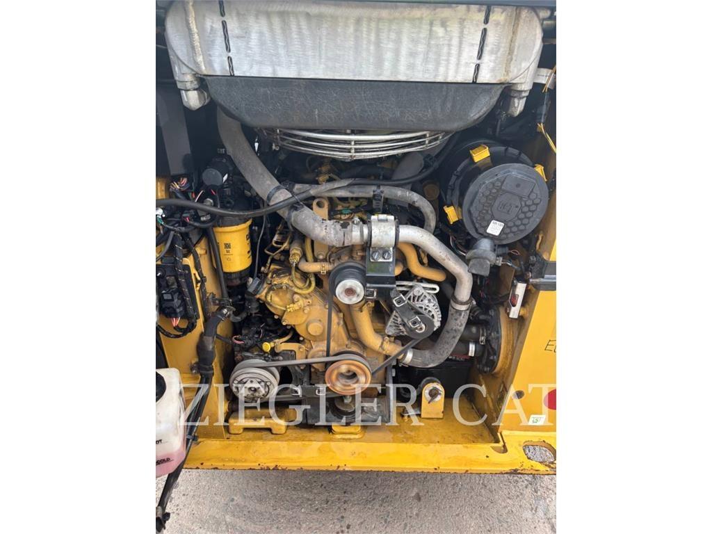 CAT 232D3 Chargeuse compacte