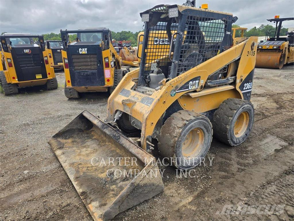 CAT 236 B Chargeuse compacte