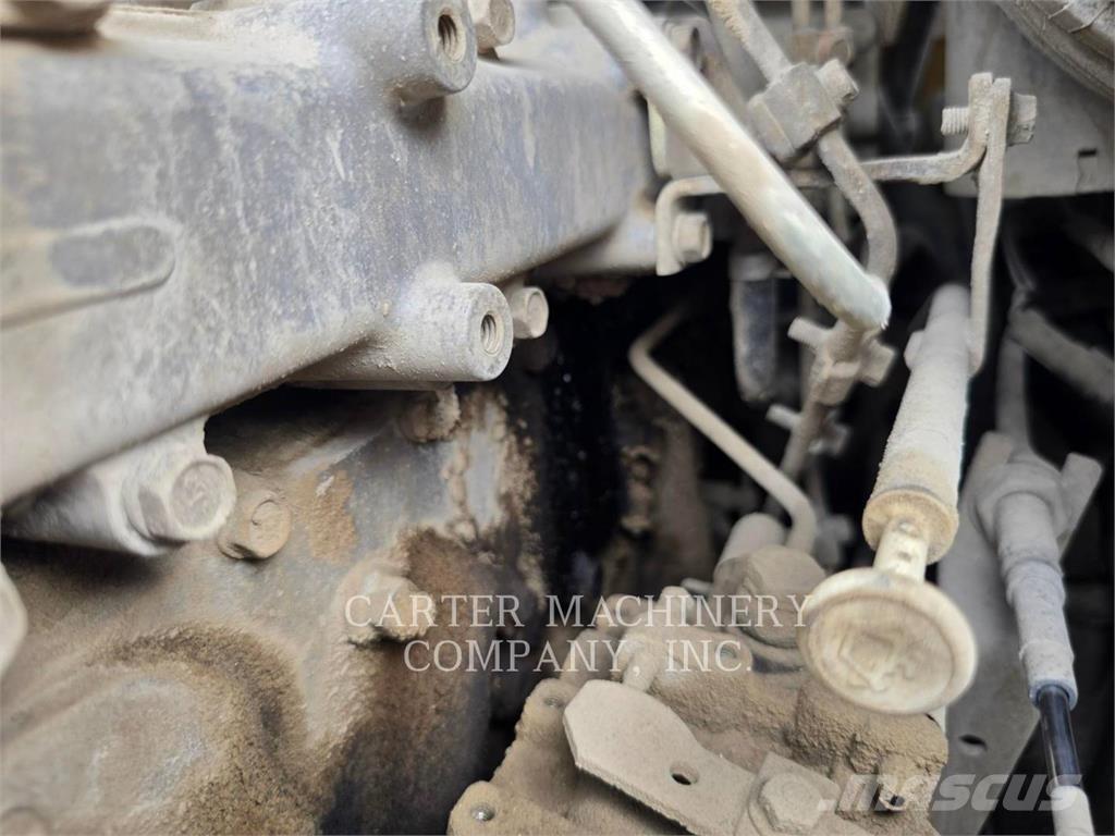 CAT 236 B Chargeuse compacte