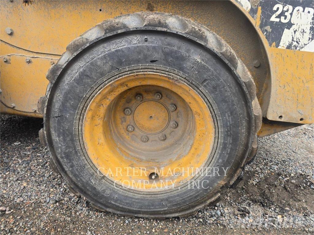 CAT 236B3 Chargeuse compacte