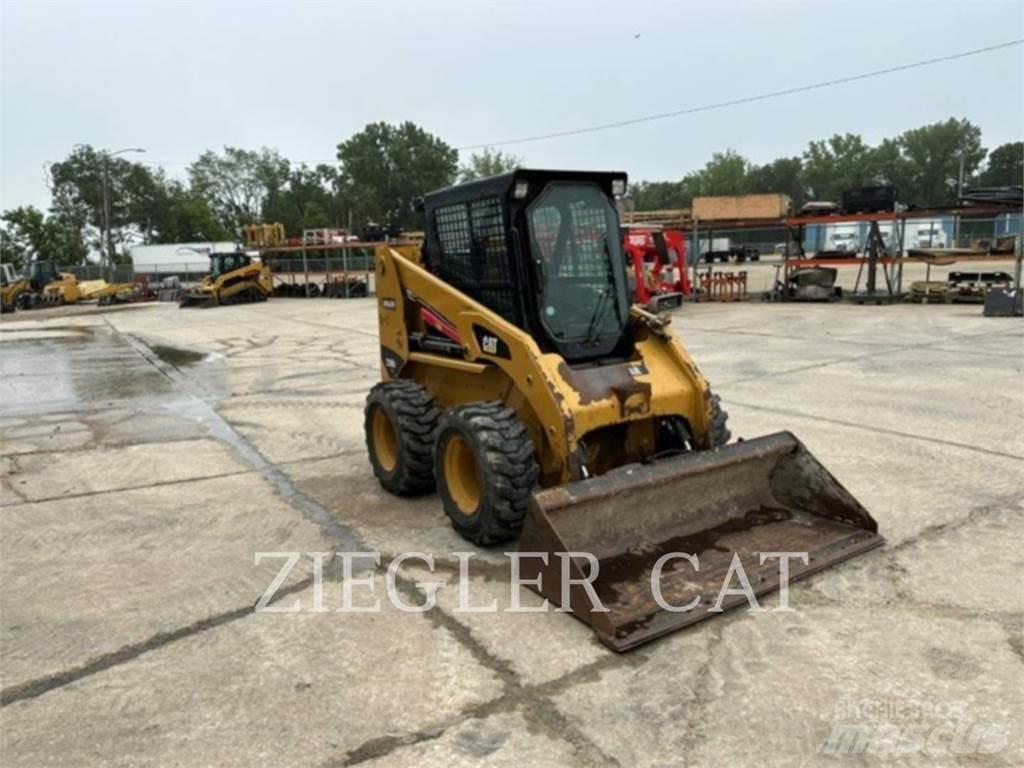 CAT 236B3 Chargeuse compacte