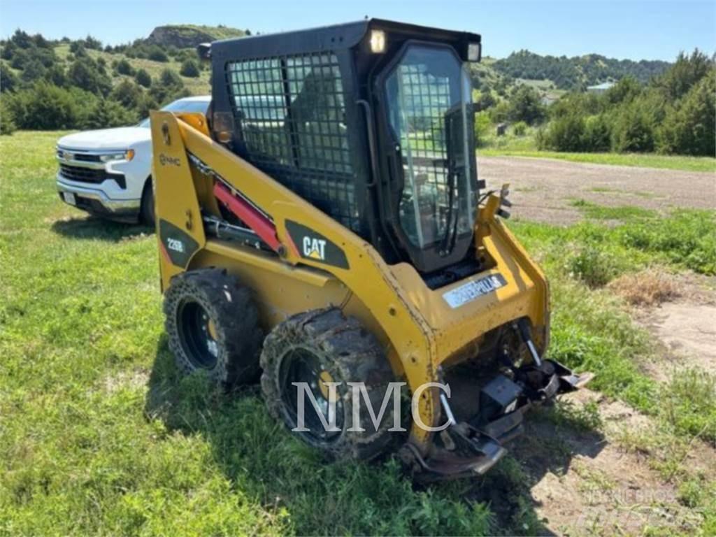 CAT 236B3 Chargeuse compacte