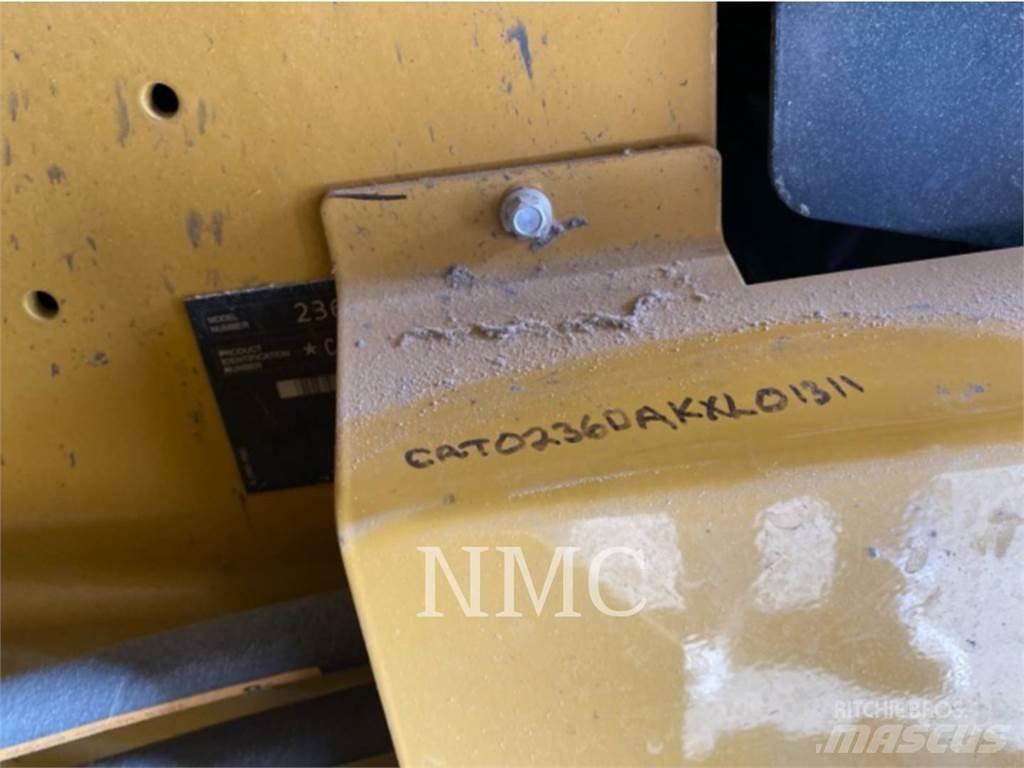 CAT 236D Chargeuse compacte
