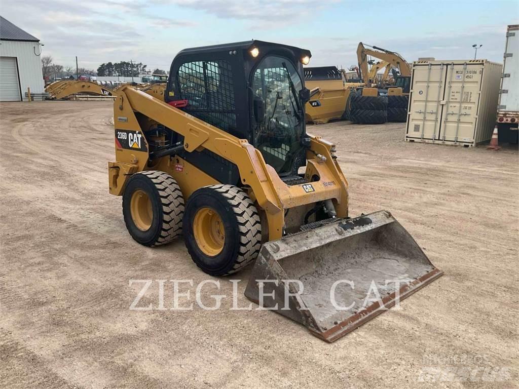 CAT 236D Chargeuse compacte