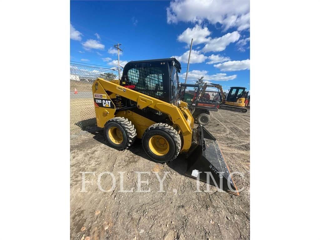 CAT 236D Chargeuse compacte