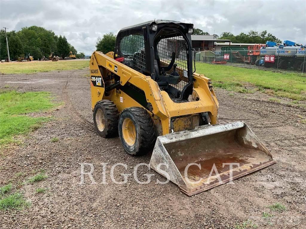CAT 236D Chargeuse compacte