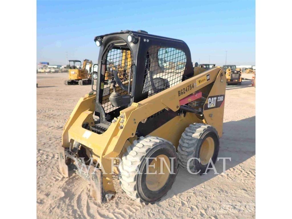 CAT 236D Chargeuse compacte