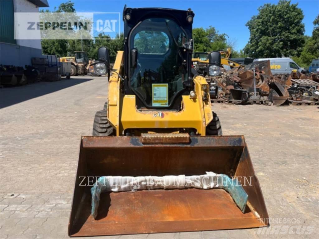 CAT 236D Chargeuse compacte