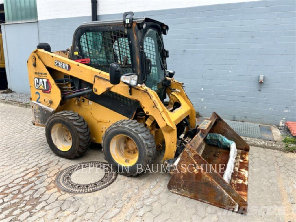 CAT 236D Chargeuse compacte