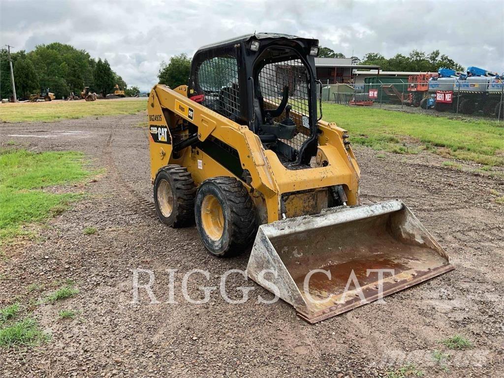 CAT 236D Chargeuse compacte