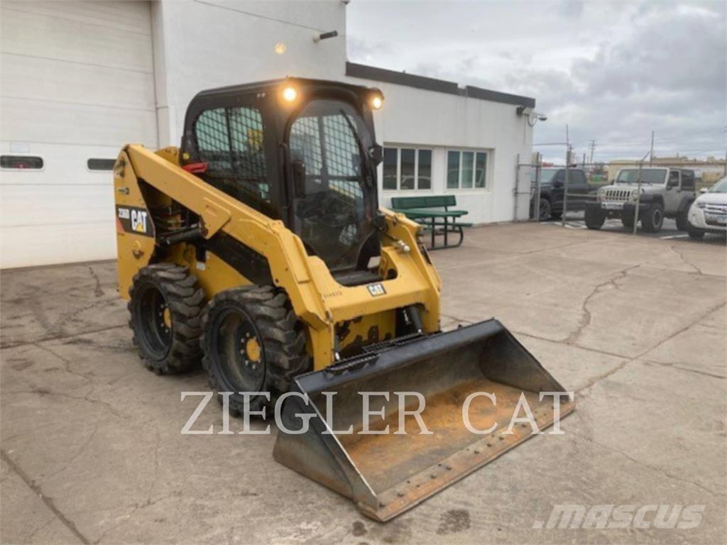 CAT 236D Chargeuse compacte
