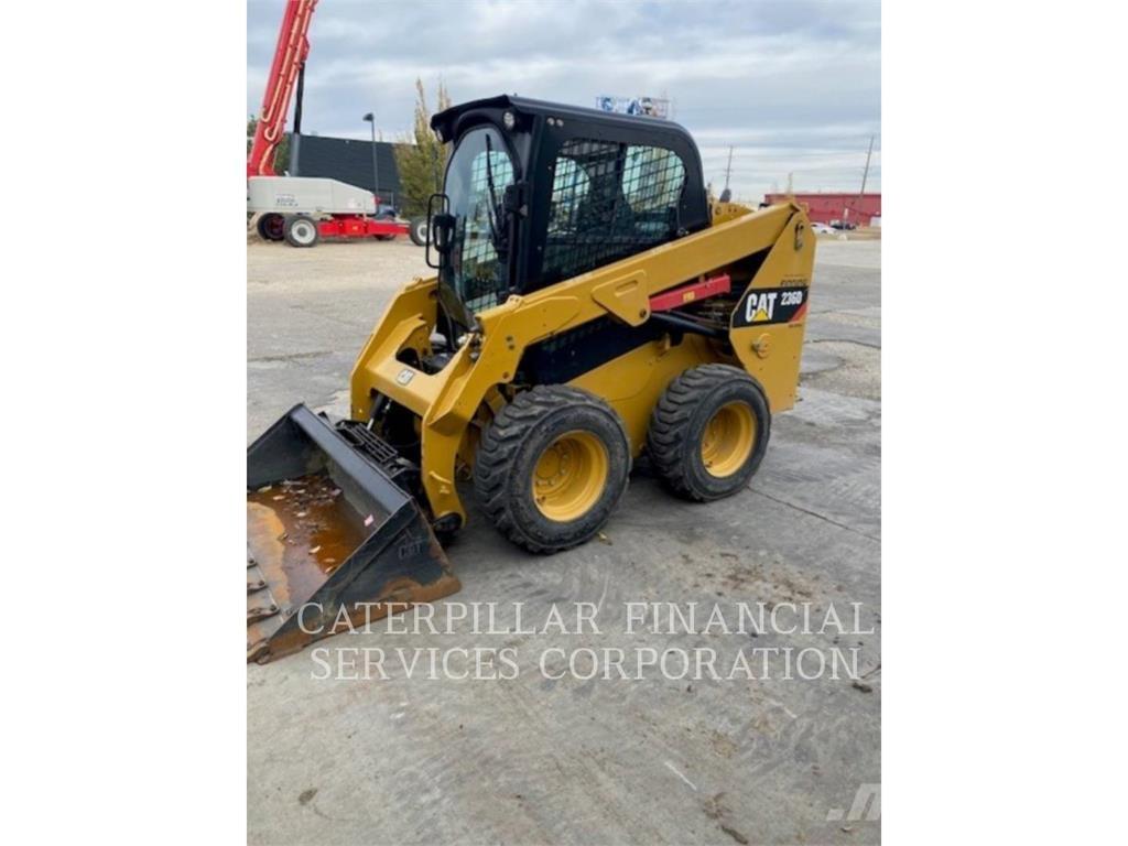 CAT 236D Chargeuse compacte