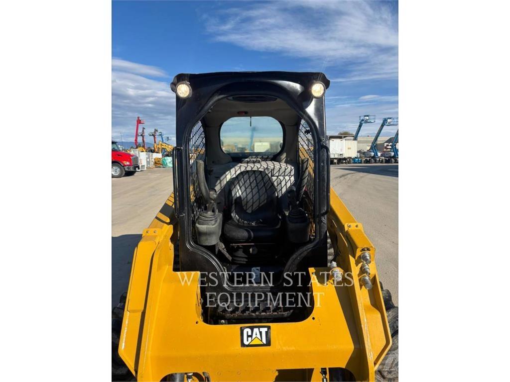 CAT 236D Chargeuse compacte