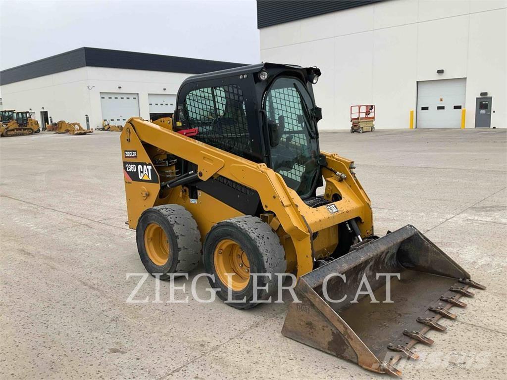 CAT 236D Chargeuse compacte