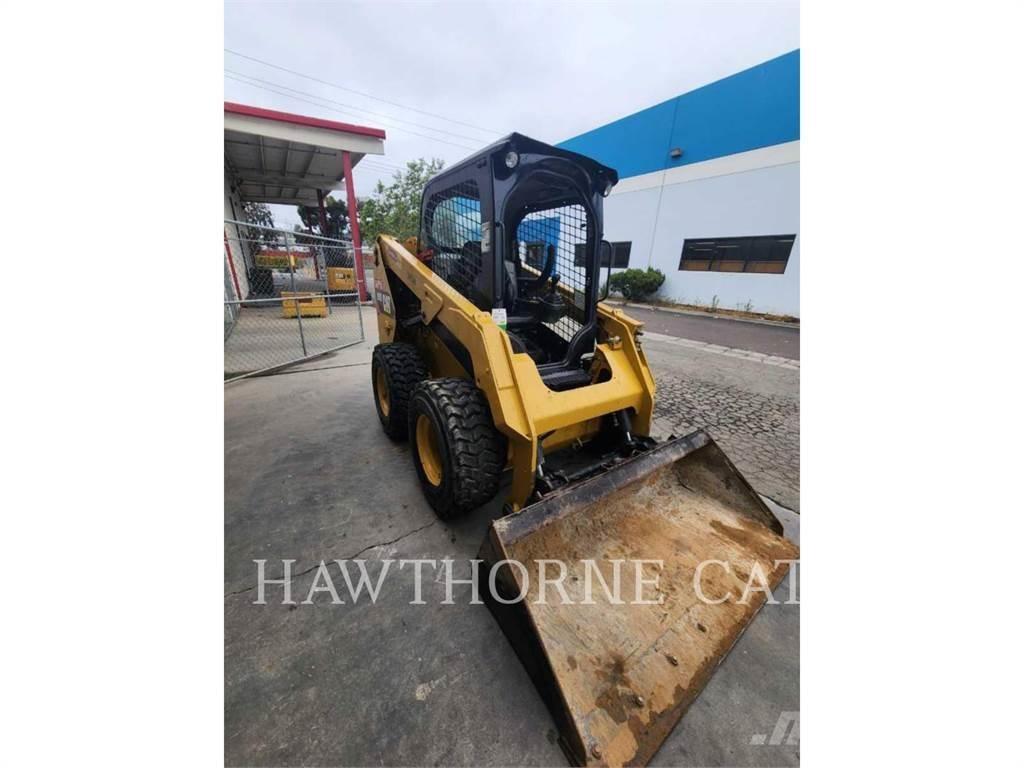 CAT 236D Chargeuse compacte