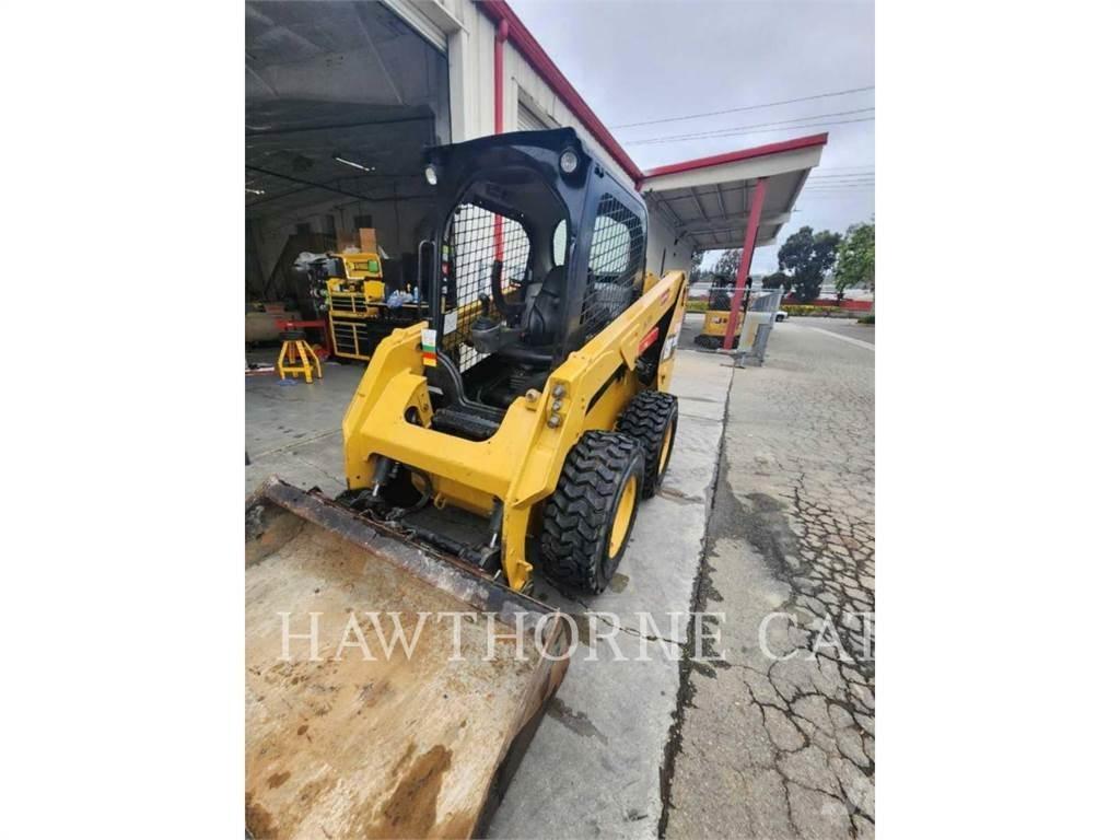 CAT 236D Chargeuse compacte