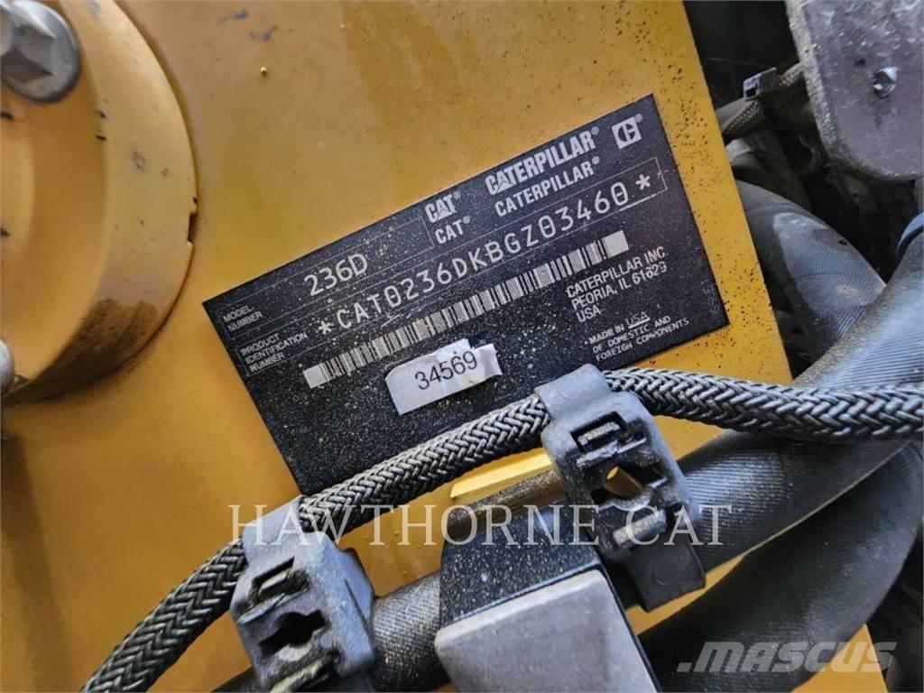 CAT 236D Chargeuse compacte