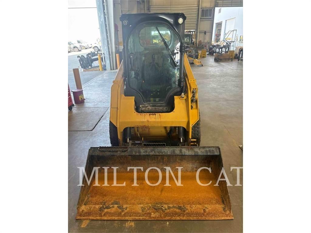 CAT 236D 3 Chargeuse compacte